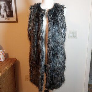 LIVE A LITTLE SIZE M FAUX FUR VEST